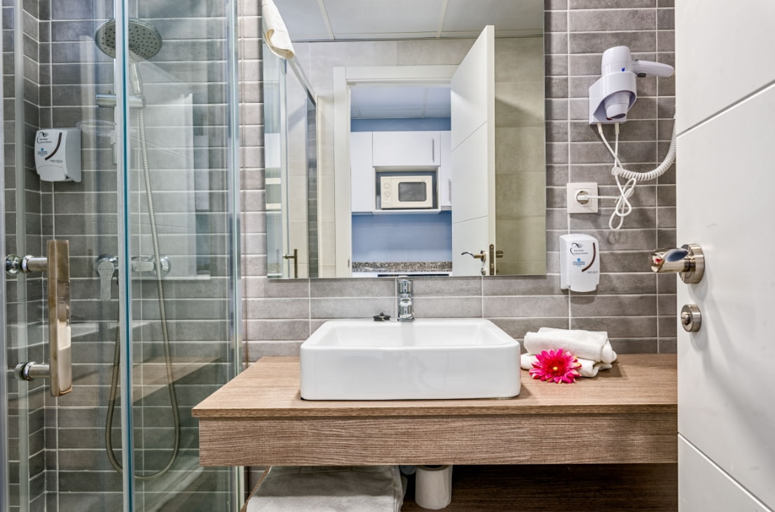 Toilet and sink in the flat