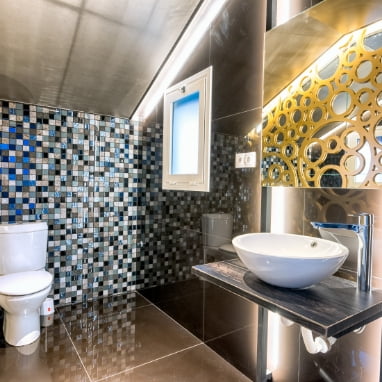 Veramar Aparthotel Bathroom with Shower